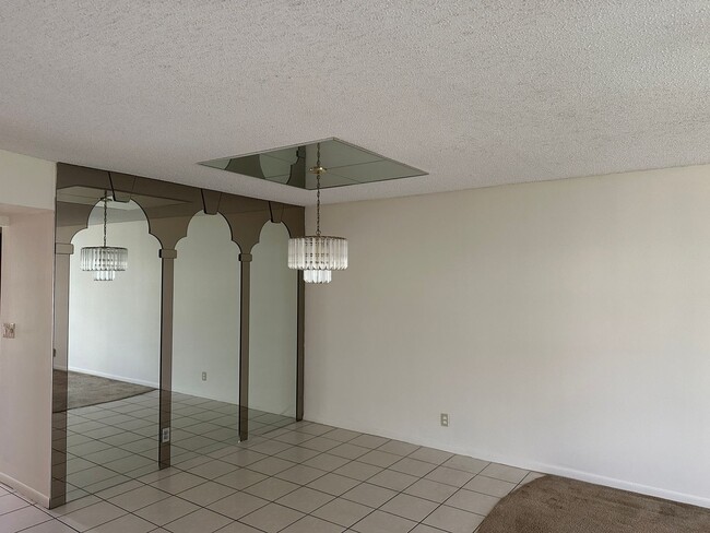 Building Photo - 1 Bedroom Condominium - Spring Creek - Sun...