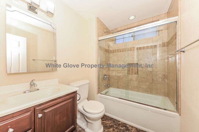 Building Photo - 3 Bedroom Plus Loft Condo in Gated Chino Hills Community