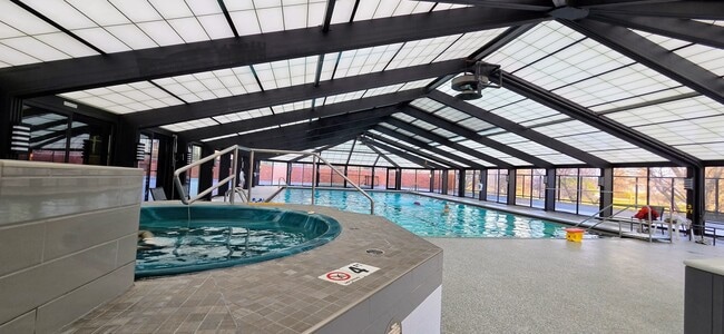 Building Photo - 5415 N Sheridan Rd