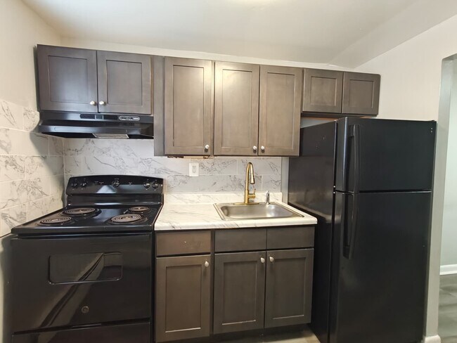 Building Photo - 308 Main St