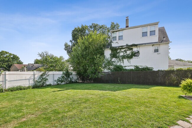 BACHYARD 1 - 59 Meckes St