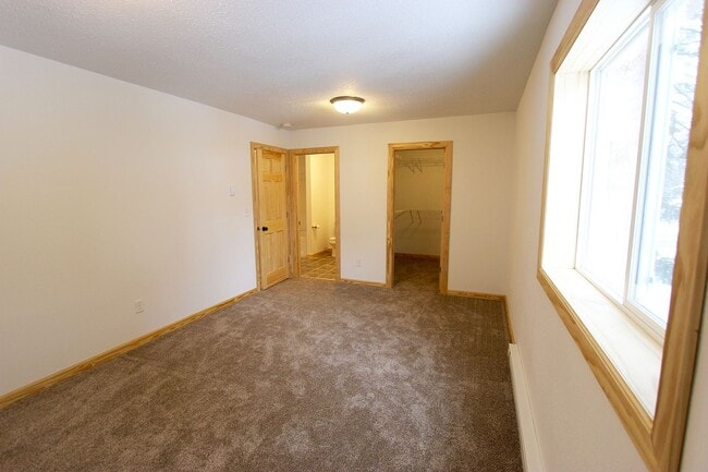 Building Photo - 902 3rd Ave N