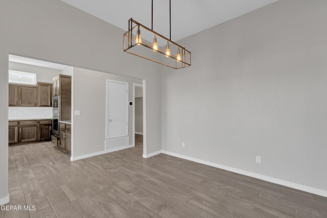 Building Photo - 544 La Entrada Cir