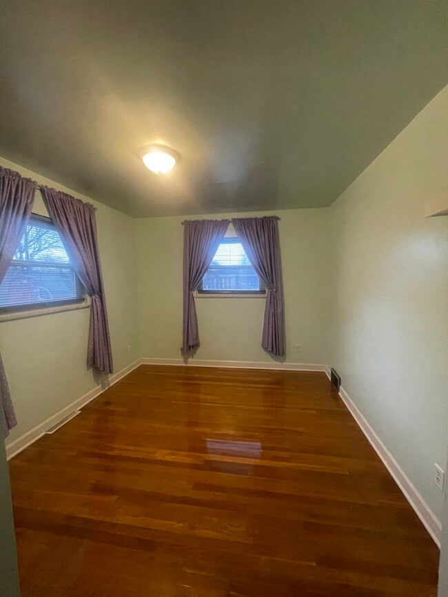 Building Photo - 2832 Longfield Rd