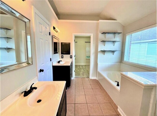 Building Photo - 16407 Stone Prairie Dr