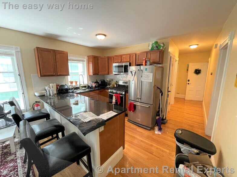 Building Photo - 42-44 Gorham St Unit #2