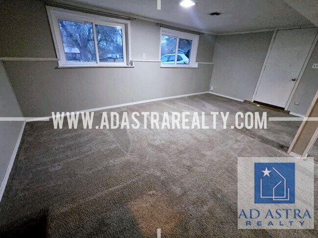 Building Photo - Open 3 Bed 2 Bath Home KCMO!!-Available NOW!!