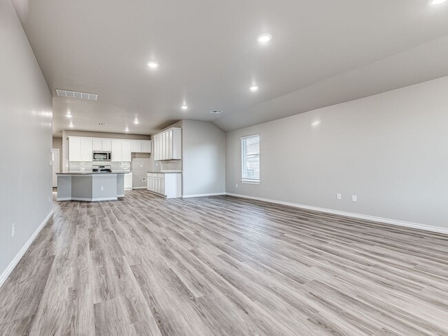 Building Photo - Newer home only minutes away from Paycom, Falling Springs Addition + Greenbelt lot + Deer Creek S...