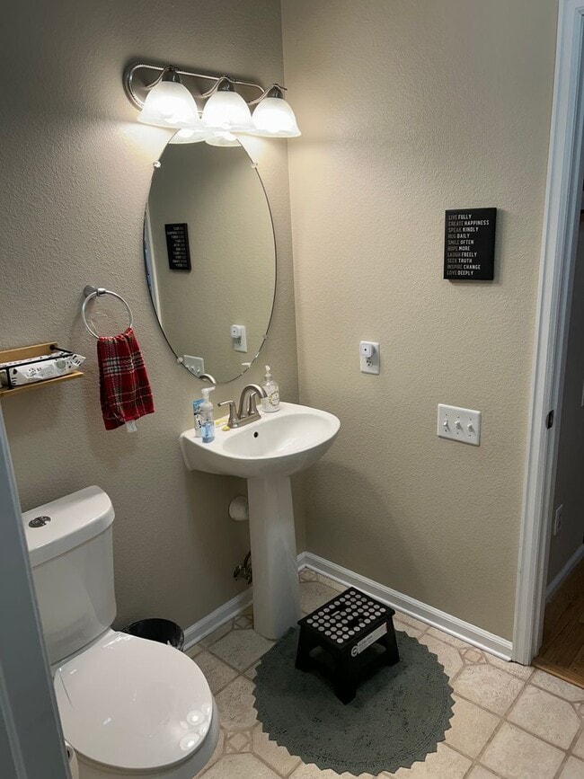 Building Photo - Rare 4BR End-Unit in Northpark with Finished Basement and 2-Car Garage