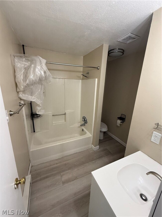 Building Photo - 662 Sumner St