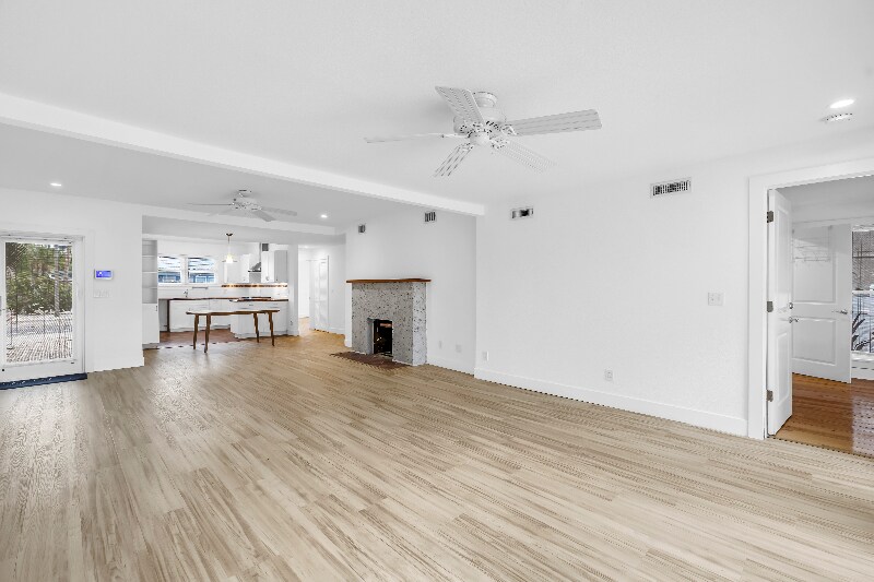 Building Photo - 2605 Pass a Grille Way