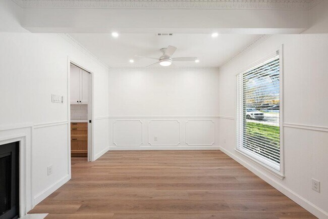 Building Photo - 7201 Chimney Corners