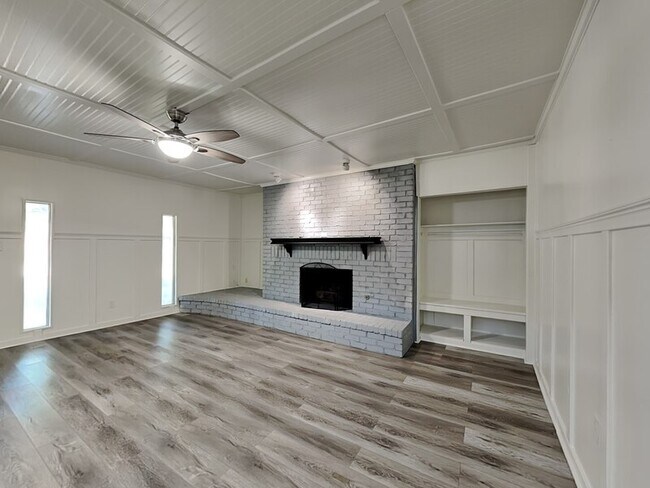 Building Photo - 1019 Park Center St