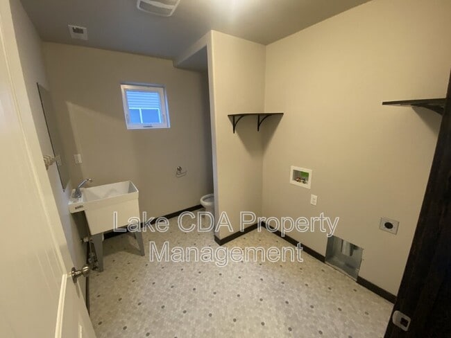 Building Photo - 12397 N Cavanaugh Dr