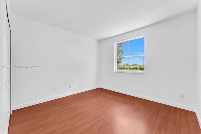 Building Photo - 3907 SW 155th Ave