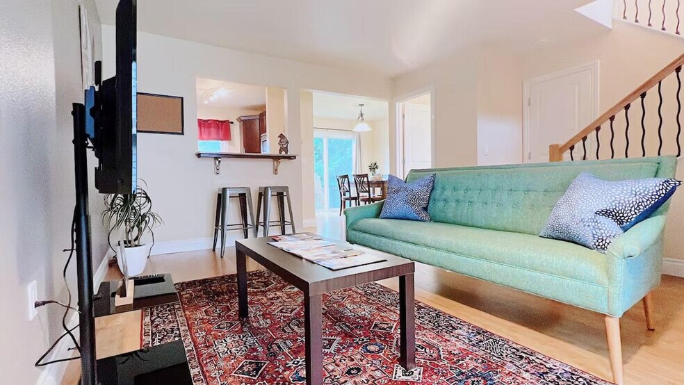 Building Photo - 237 W 13th Ave