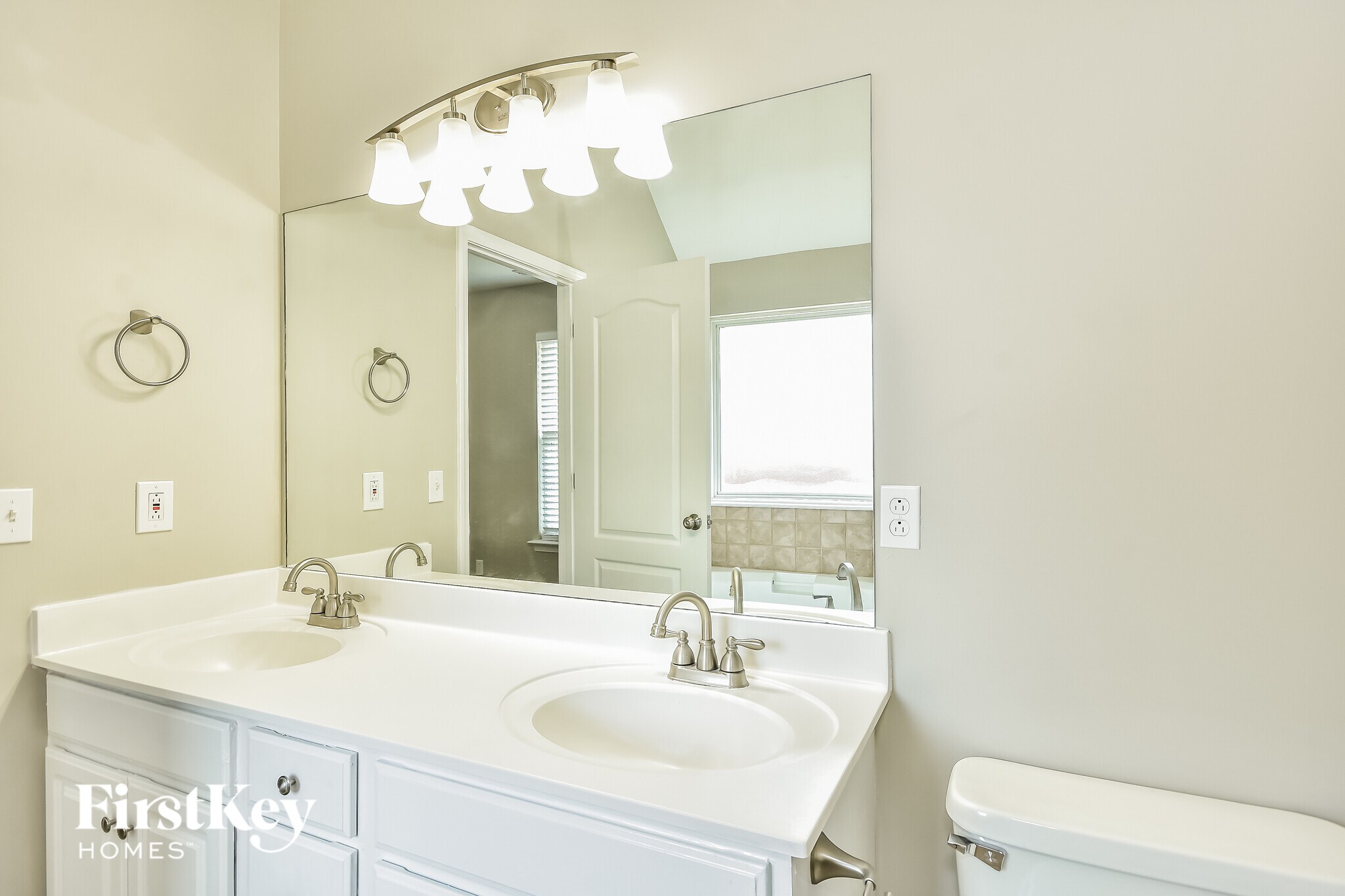 Building Photo - 4801 Mara Vista Dr