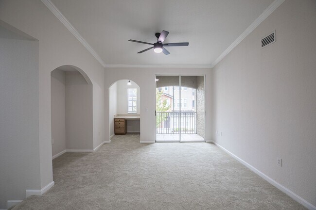 Building Photo - Stunning Condo with Garage
