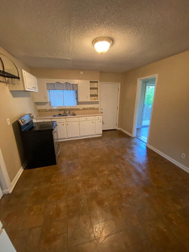 Building Photo - North Shore Area 2 Bedroom Duplex