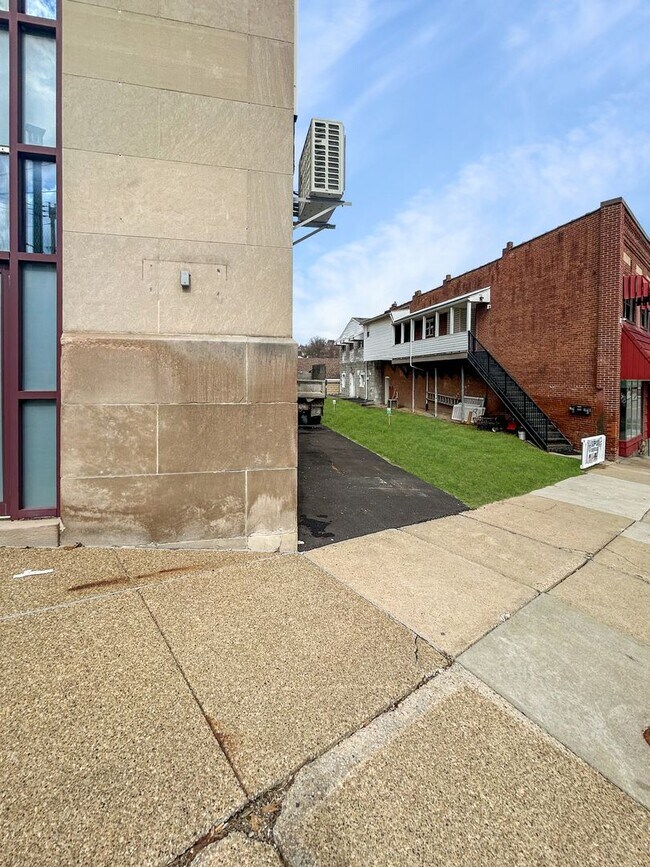 Building Photo - 101 E Lincoln Ave