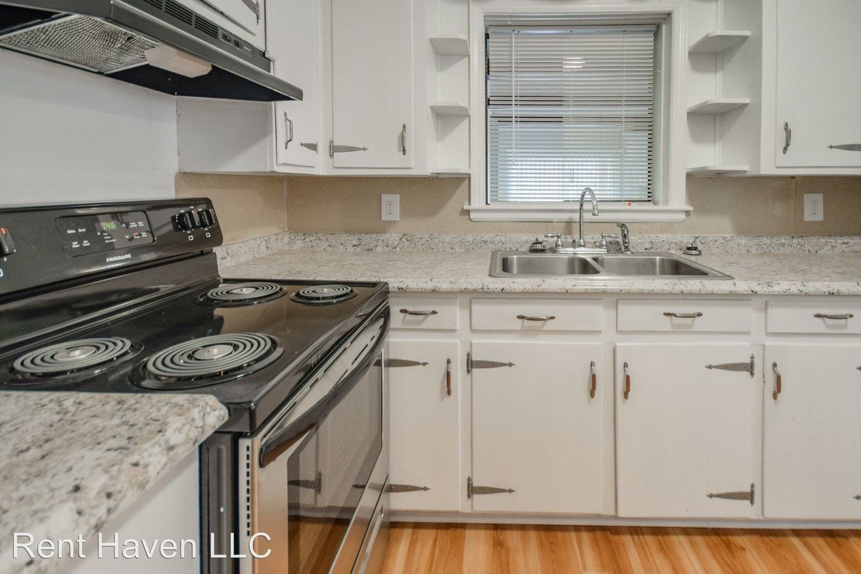 Building Photo - 4121 Chesterfield Dr