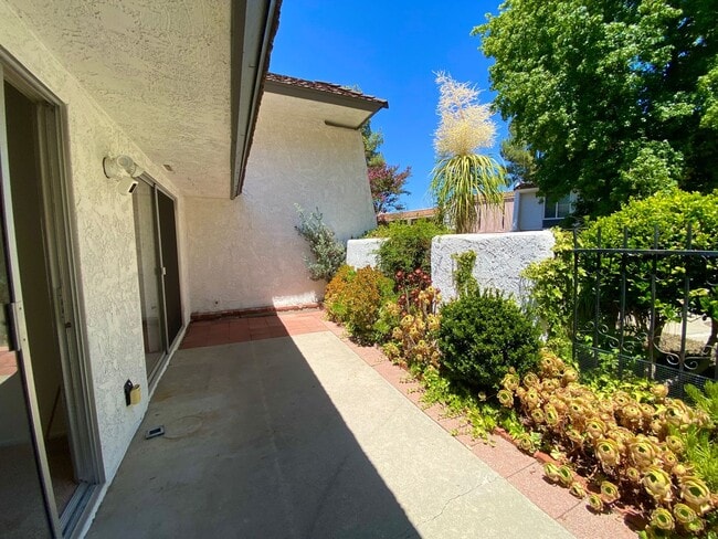 Building Photo - 3654 Summershore Ln