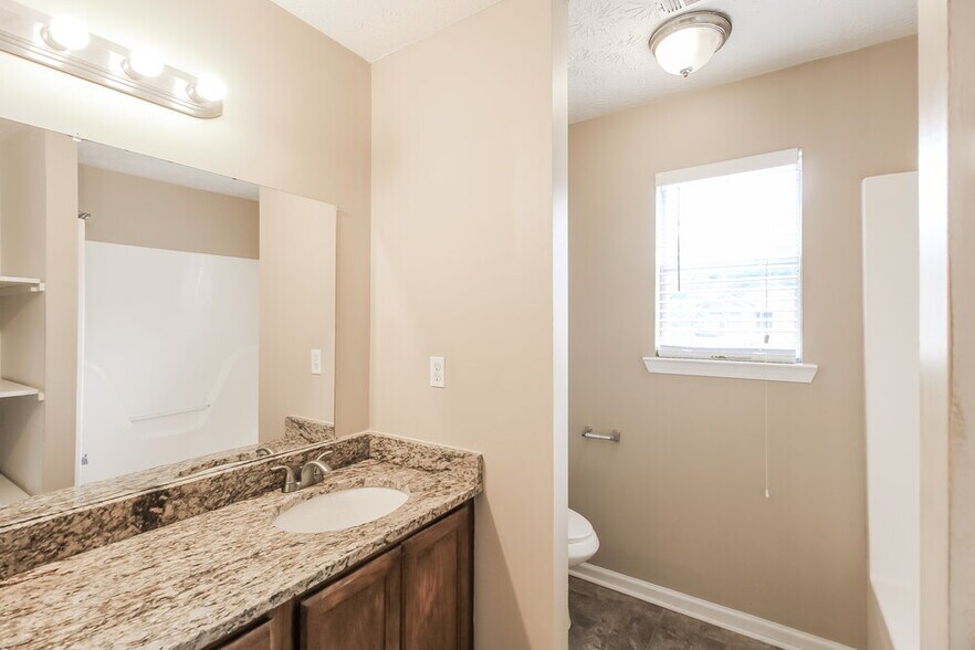 Building Photo - 1660 Riverchase Cir NE