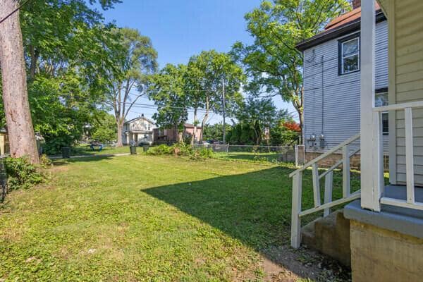 Building Photo - 571 Gilbert St