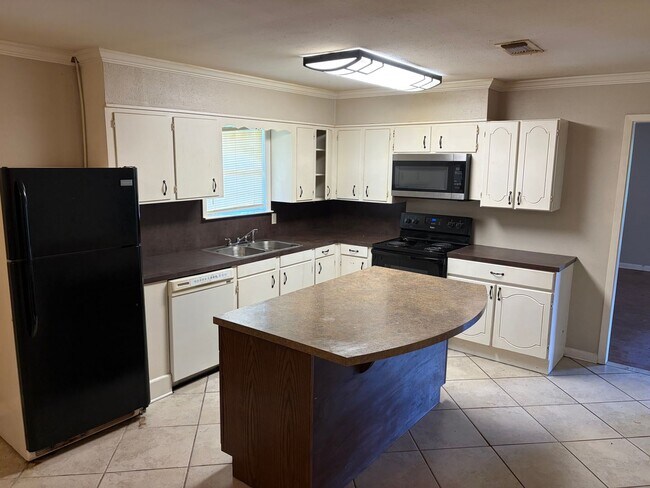 Building Photo - Blanchard 1 Bedroom