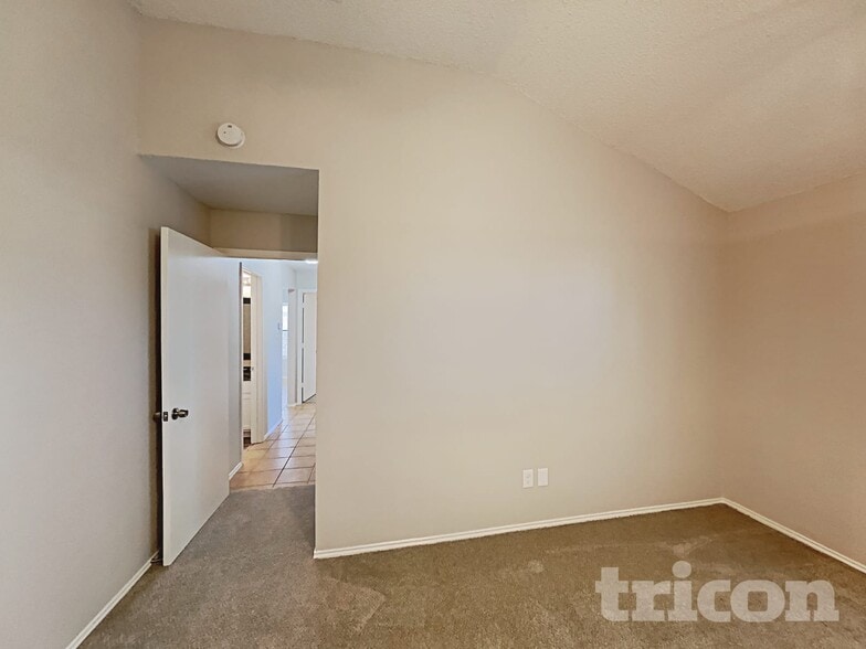 Building Photo - 5412 Boxelder Dr