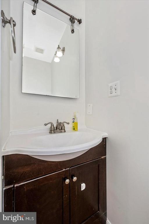 Building Photo - 45515 Lakemont Square