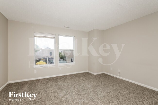Building Photo - 1180 Crescent Dr