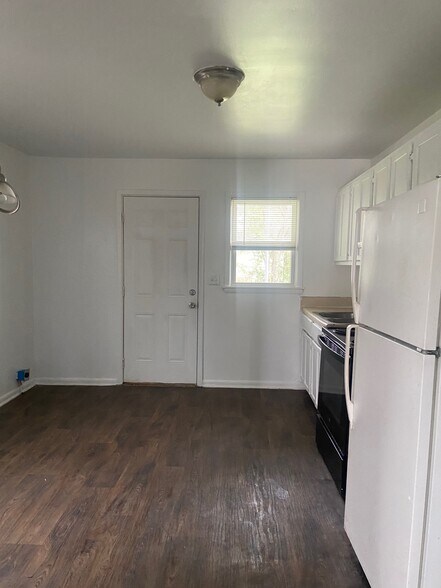 Building Photo - 208 15th Ave SW