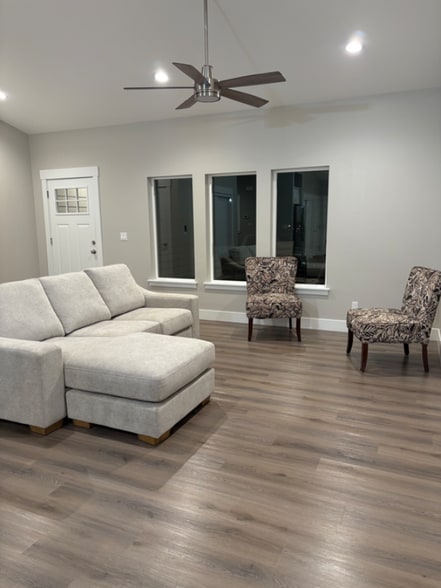 Building Photo - 4817 Summitview Ave