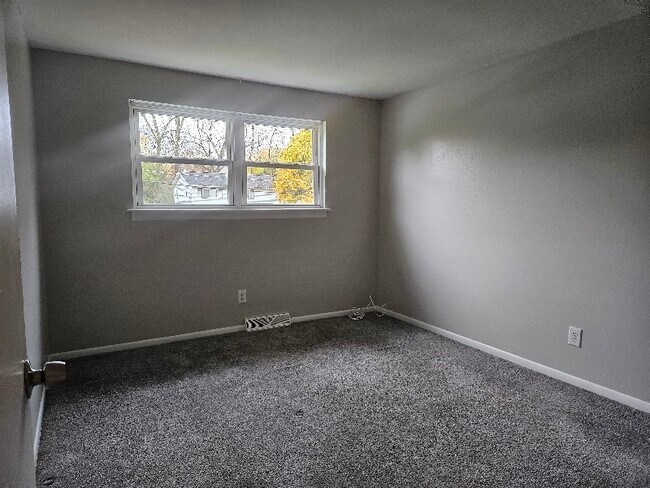 Building Photo - 608 Sunflower Dr