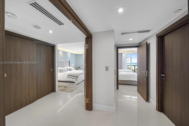 Building Photo - 16425 Collins Ave