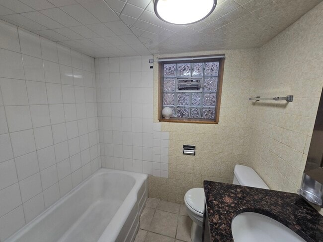 Building Photo - 2839 N Austin Ave