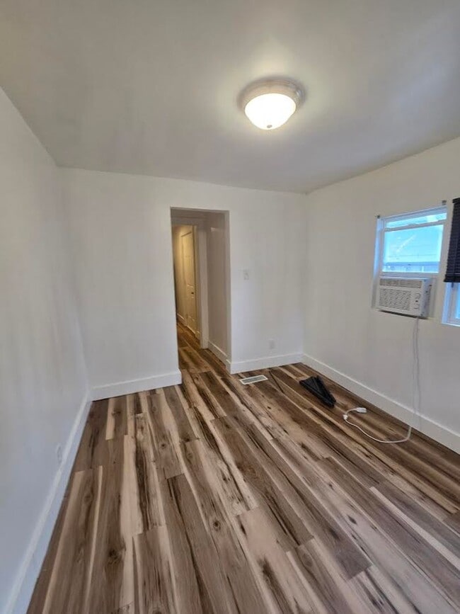 Building Photo - (($200 Off the 1st Month Rent)) Spacious One Bedroom Duplex located near South Sherman and Englis...