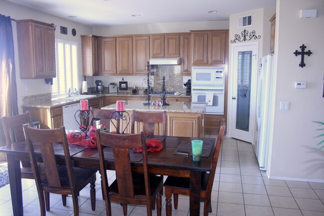 Kitchen and breakfast nook - 27955 Alta Vista Ave