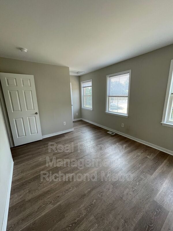 Building Photo - 1802 Parkwood Ave