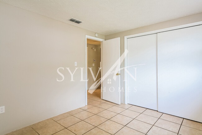 Building Photo - The living is easy in this 3 bedroom, 2 ba...