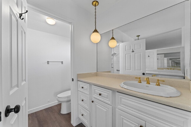 Building Photo - "Experience Luxurious Living: Spacious 4-B...