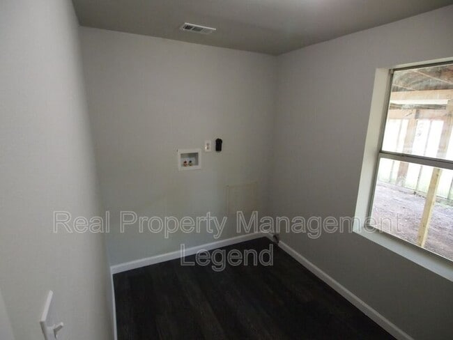 Building Photo - 502 S Rusk St