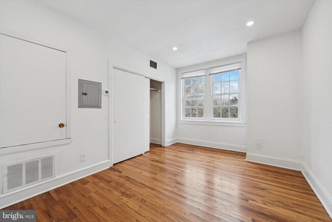 Building Photo - 334 Lombard St