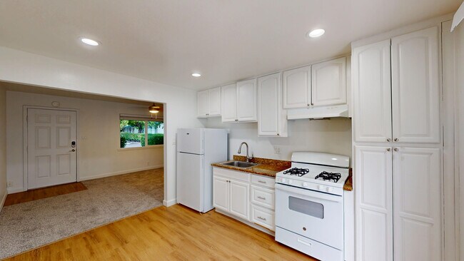 Building Photo - 15431 Marty Dr