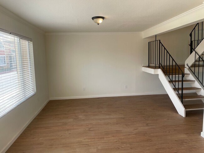 Building Photo - 3 Bedroom, 1.5 Bath Home in Parkway Neighborhood