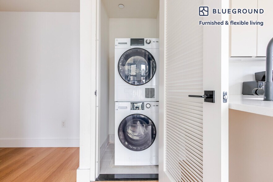 Building Photo - 130 Hope St