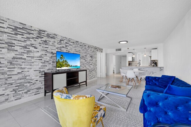 Building Photo - 1717 N Bayshore Dr