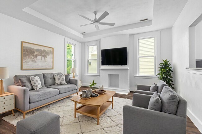 Building Photo - Where Vintage Vibes Meet Modern Mojo—Rent This Rare Historic 4BR/2BA Duplex in Norfolk’s Park Place
