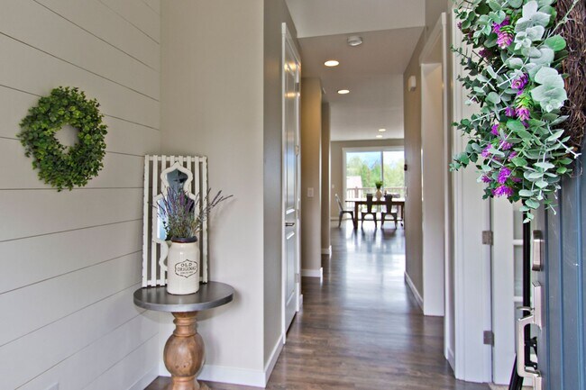 Building Photo - 4Bd/3Ba Snoqualmie House